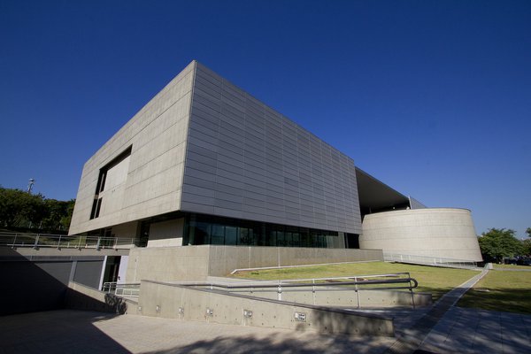 A Biblioteca Guita & José Mindlin, em São Paulo, optou-se pelo produto Penetron Admix para proteção e impermeabilização de toda a obra. 