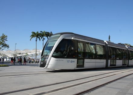 O Porto Maravilha – Veículo Leve sobre Trilhos, no Rio de Janeiro, usou de produtos impermeabilizantes para garantir a proteção do concreto.