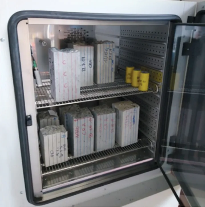 Câmara climática com prismas para carbonatação acelerada (padrão suíço SIA 262/1-X)