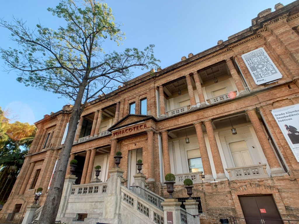Imagem mostra a fachada da Pinacoteca de São Paulo, cuja obra tem Penetron Admix