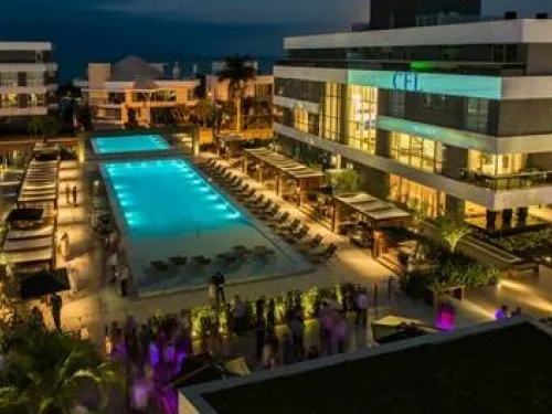 O Residencial Quay, em Florianópolis, Santa Catarina, usou-se produtos Penetron na garagem, piscina e nas juntas de concreto.