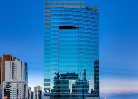 O edifício E-Business Águas Claras, em Brasília, usou os produtos Penetron em sua obra para garantir a impermeabilidade de toda a estrutura.