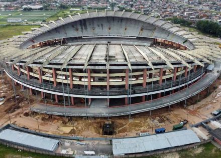 Imagem mostra vista externa das obras do Mangueirão