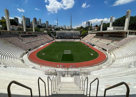 Vista ampla do Estádio do Pacaembú após o término da obra