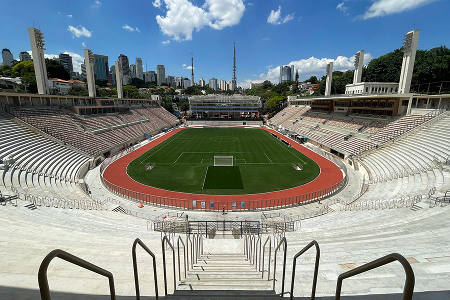 Vista ampla do Estádio do Pacaembú após o término da obra 