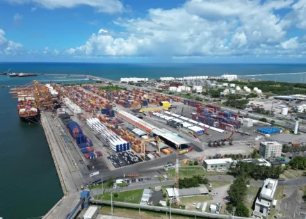 Vista aérea do Porto de Suape